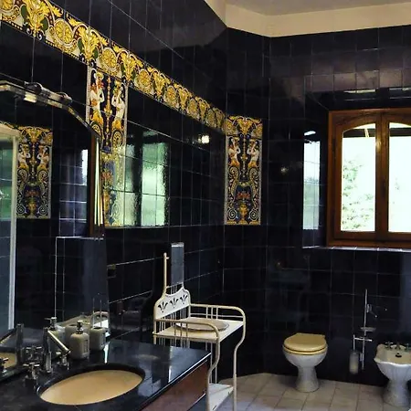 Nizzi Nuti Bed & Breakfast *